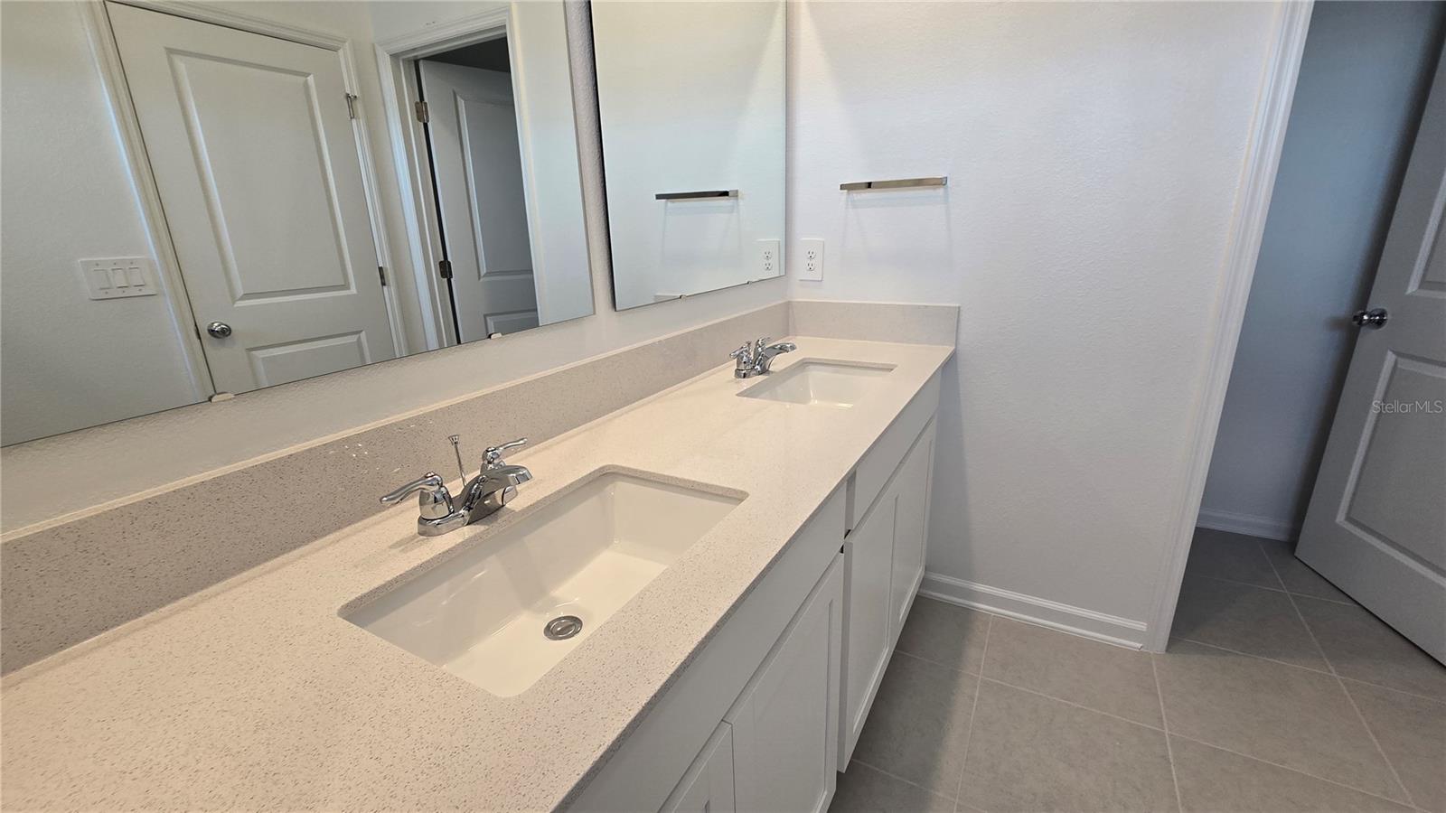 Image 38 of 82 For 2664 Armstrong Avenue