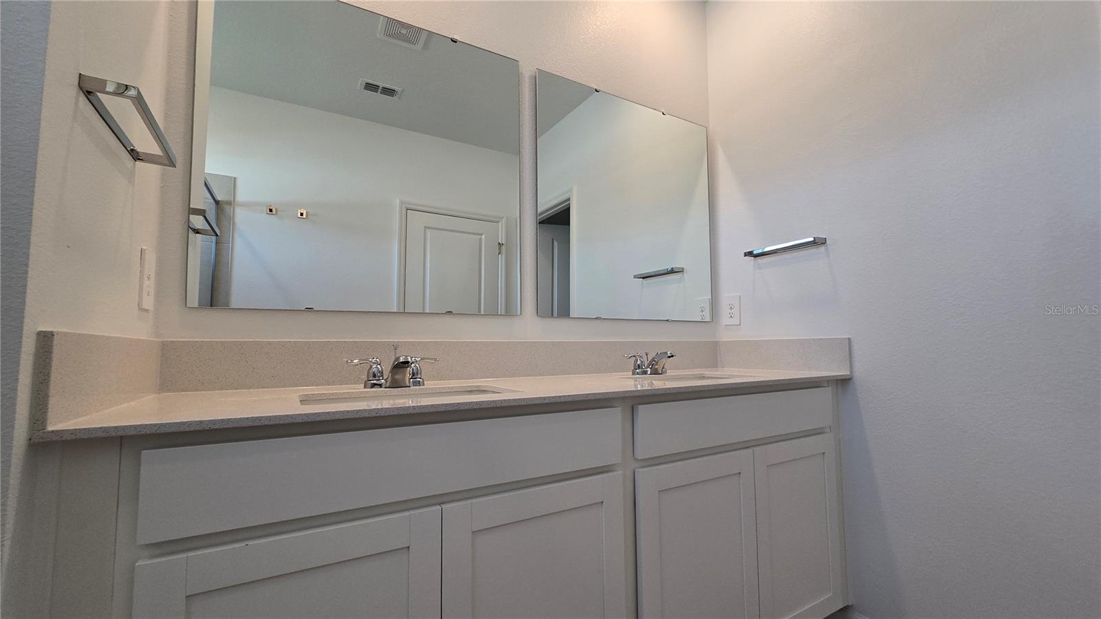 Image 39 of 82 For 2664 Armstrong Avenue