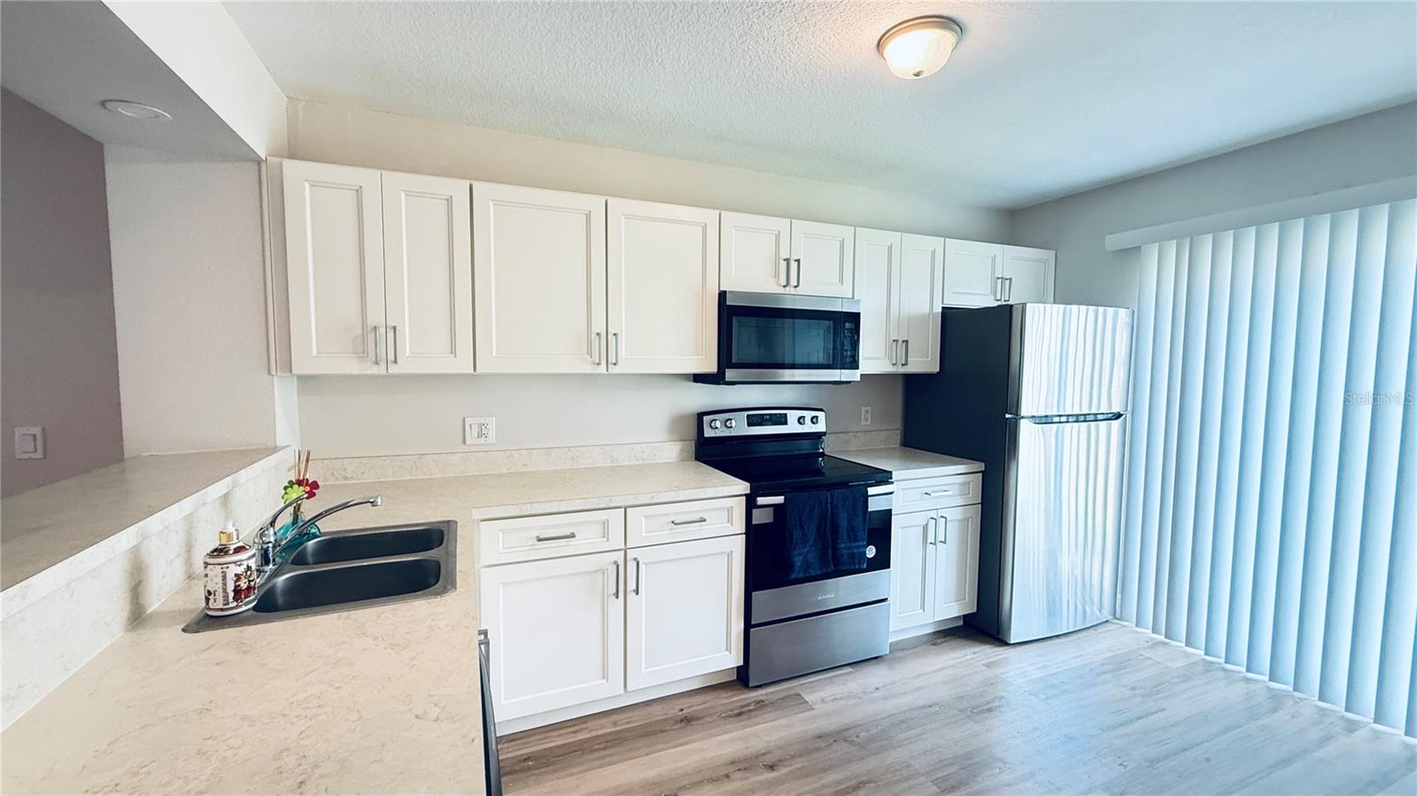 Image 10 of 27 For 3651 Goldenrod Road E106