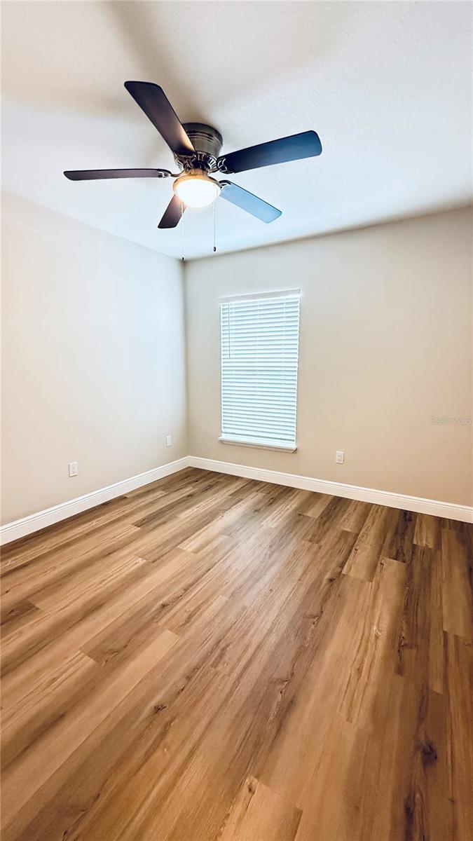 Image 13 of 27 For 3651 Goldenrod Road E106