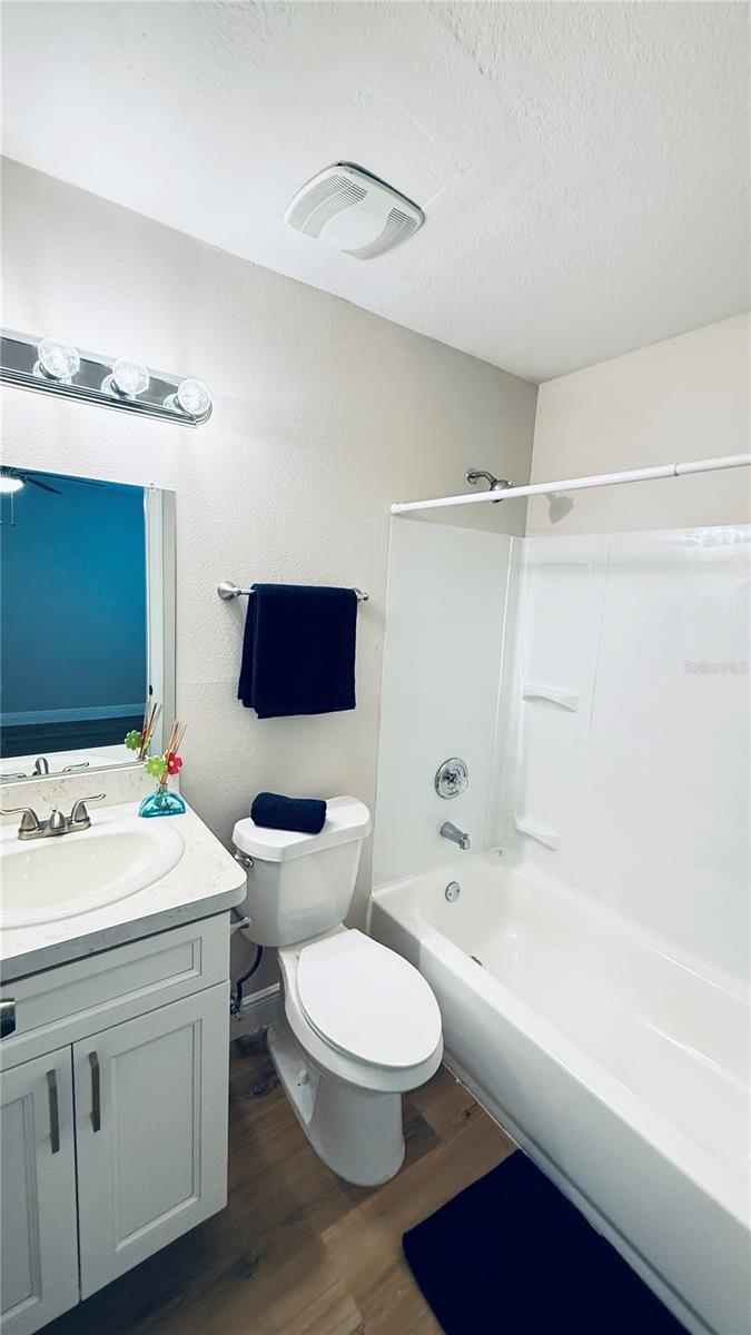 Image 19 of 27 For 3651 Goldenrod Road E106