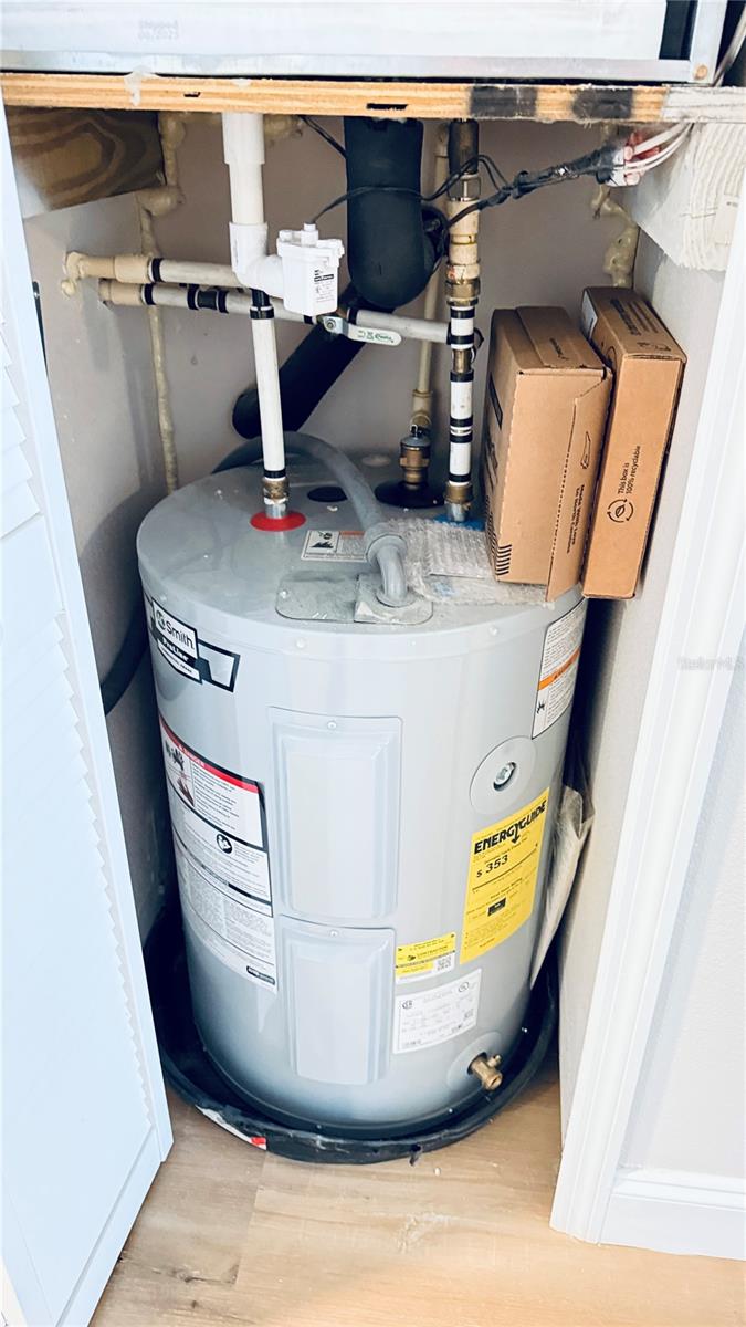 Image 22 of 27 For 3651 Goldenrod Road E106