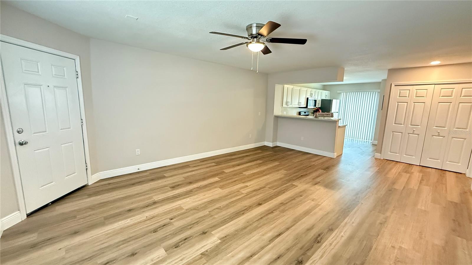 Image 5 of 27 For 3651 Goldenrod Road E106