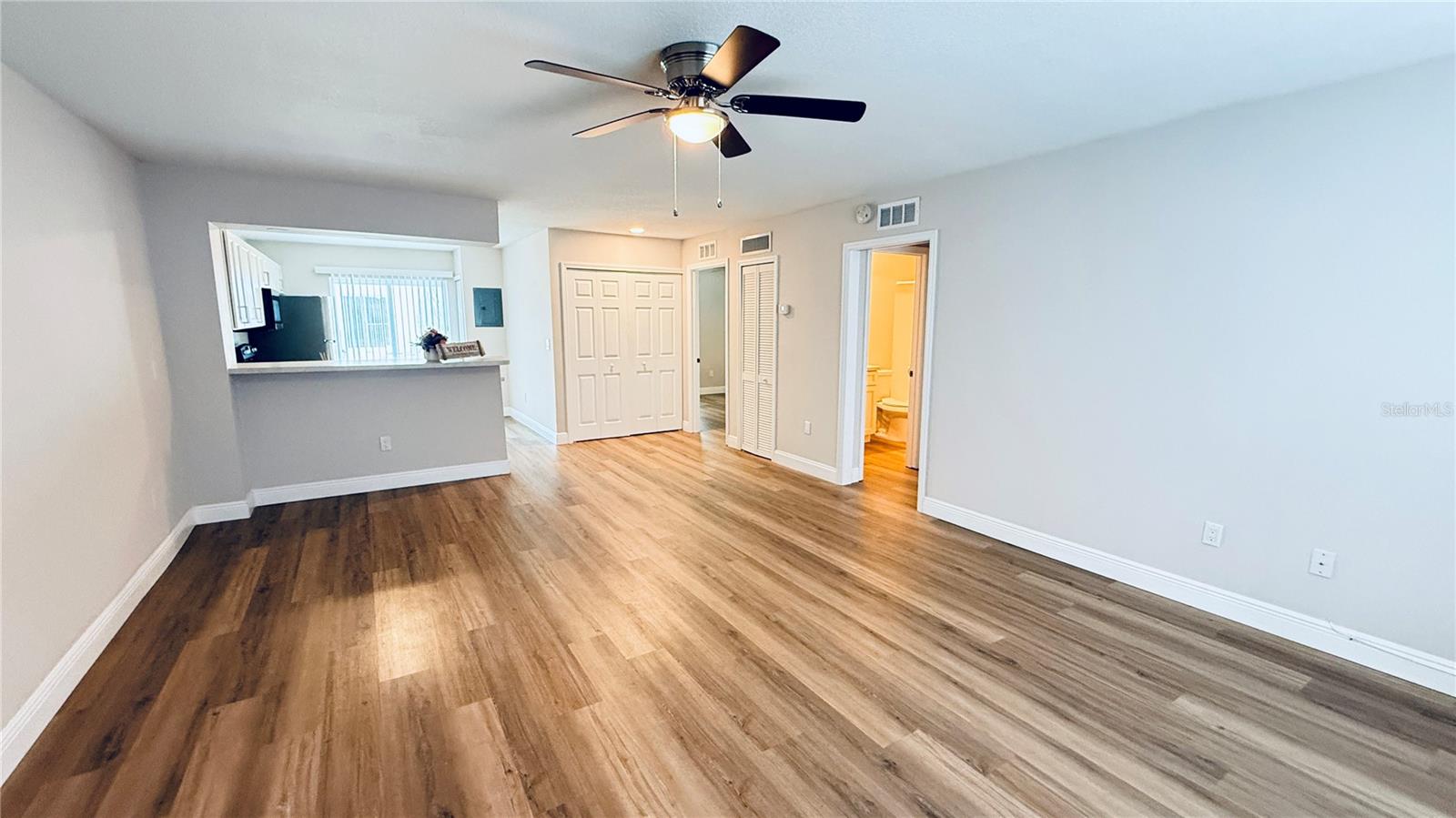 Image 6 of 27 For 3651 Goldenrod Road E106