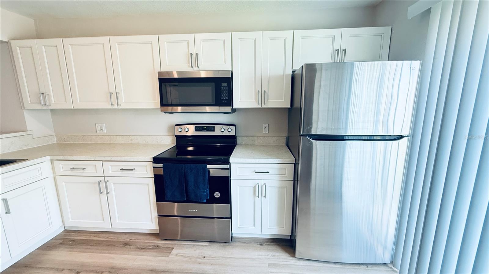 Image 8 of 27 For 3651 Goldenrod Road E106