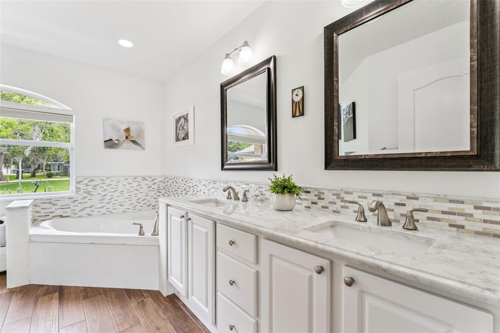 Listing photo id 27 for 5203 Hammock Pointe Court