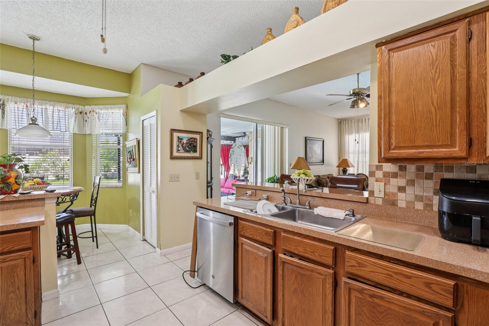 Image 11 of 40 For 3521 Molona Drive