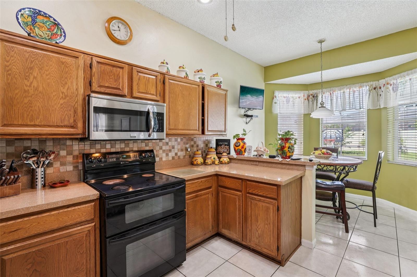 Image 12 of 40 For 3521 Molona Drive