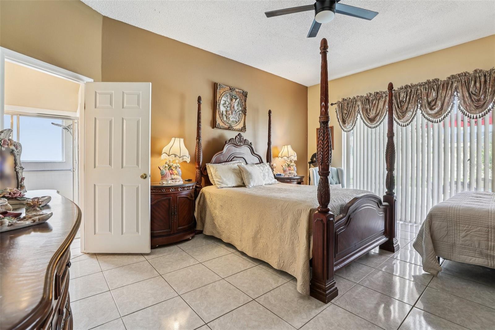 Image 16 of 40 For 3521 Molona Drive