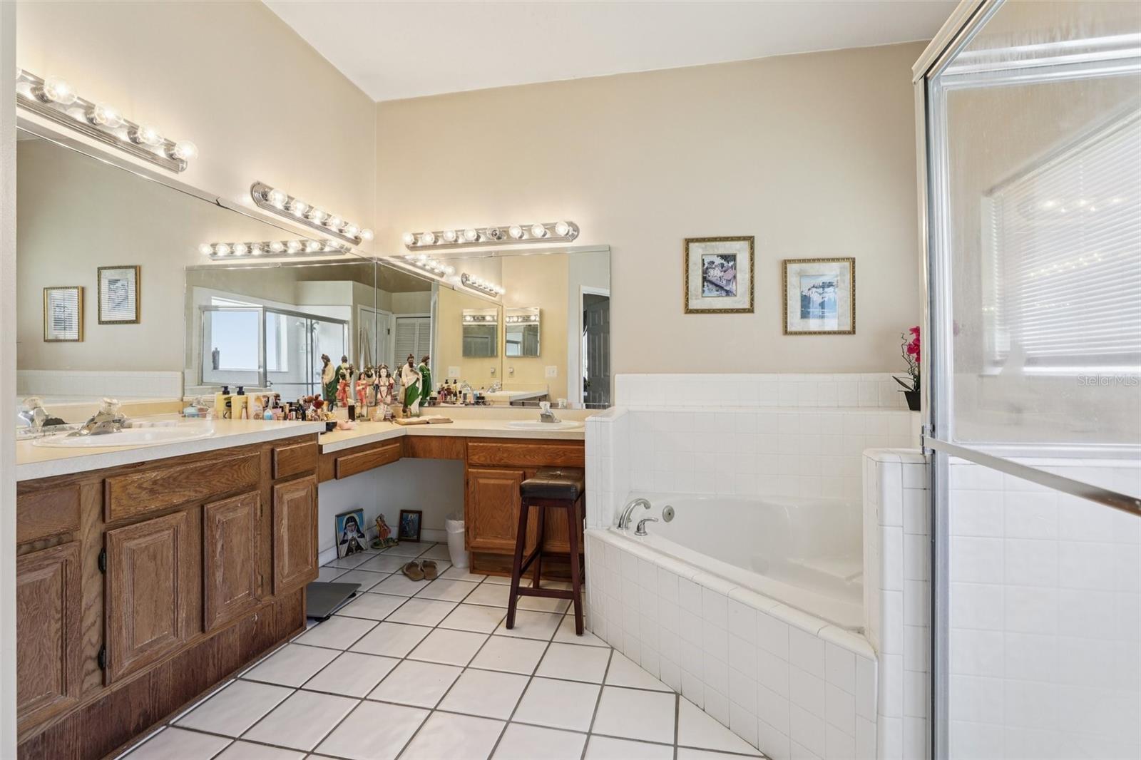 Image 22 of 40 For 3521 Molona Drive