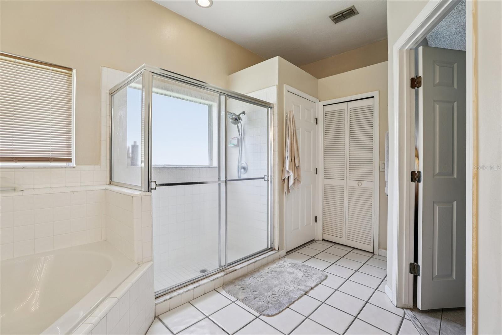 Image 23 of 40 For 3521 Molona Drive