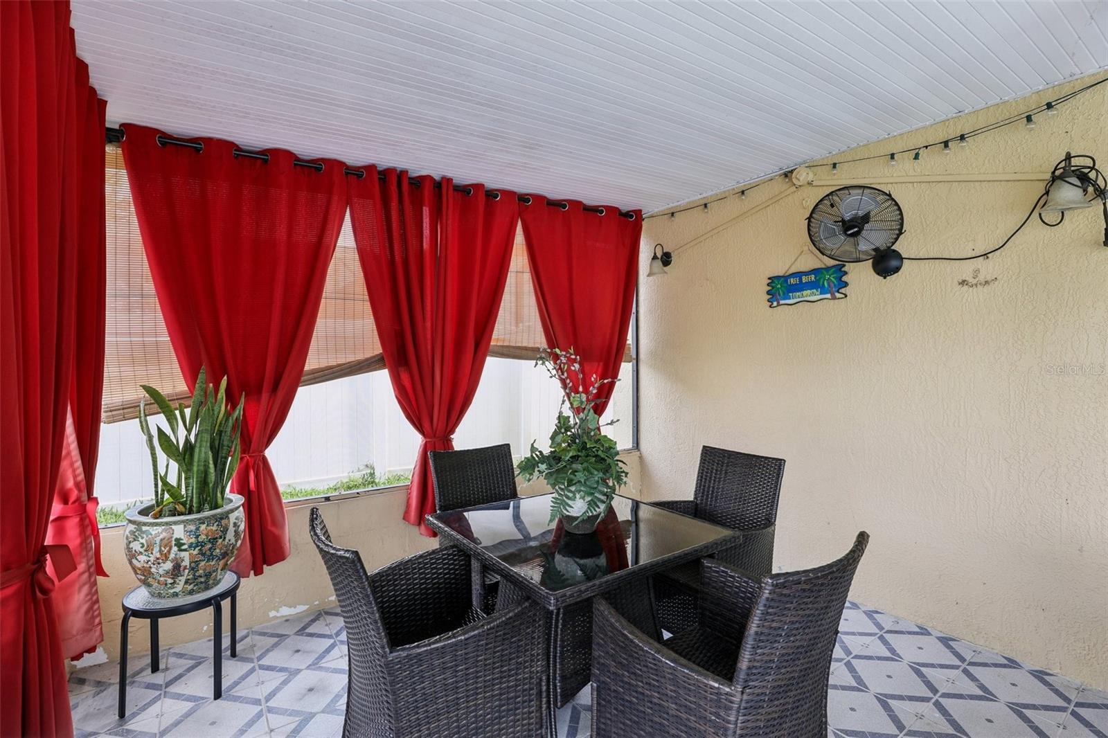 Image 28 of 40 For 3521 Molona Drive