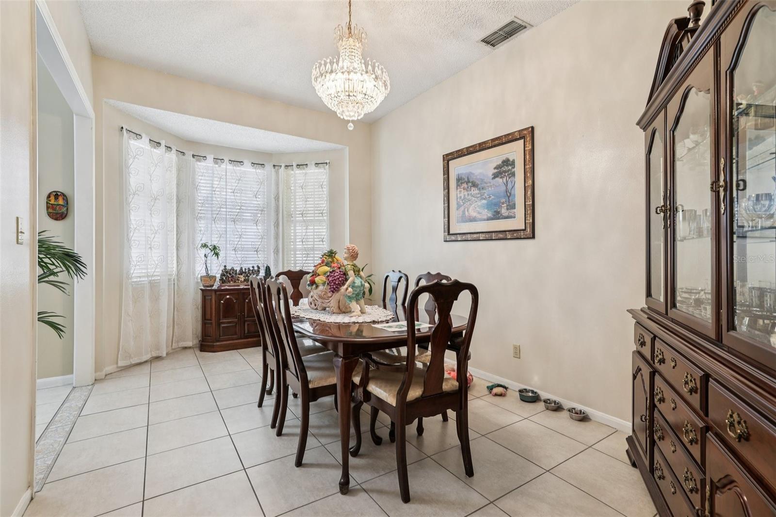 Image 8 of 40 For 3521 Molona Drive