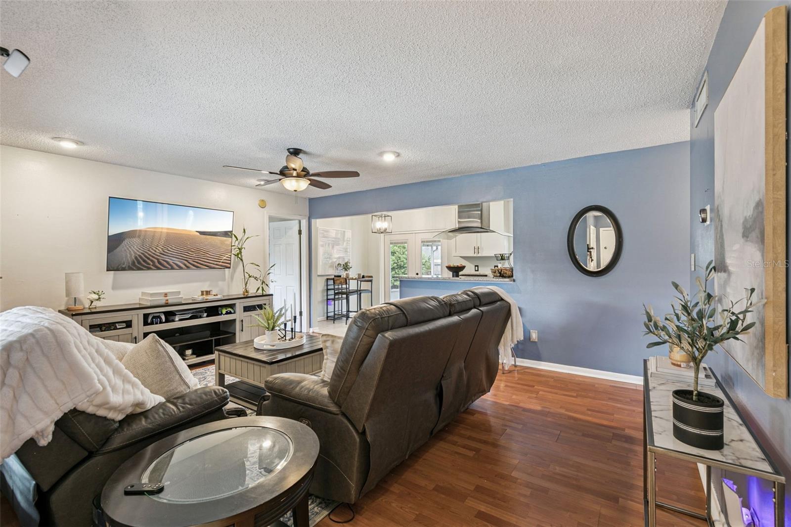 Image 11 of 43 For 102 Silver Cluster Court