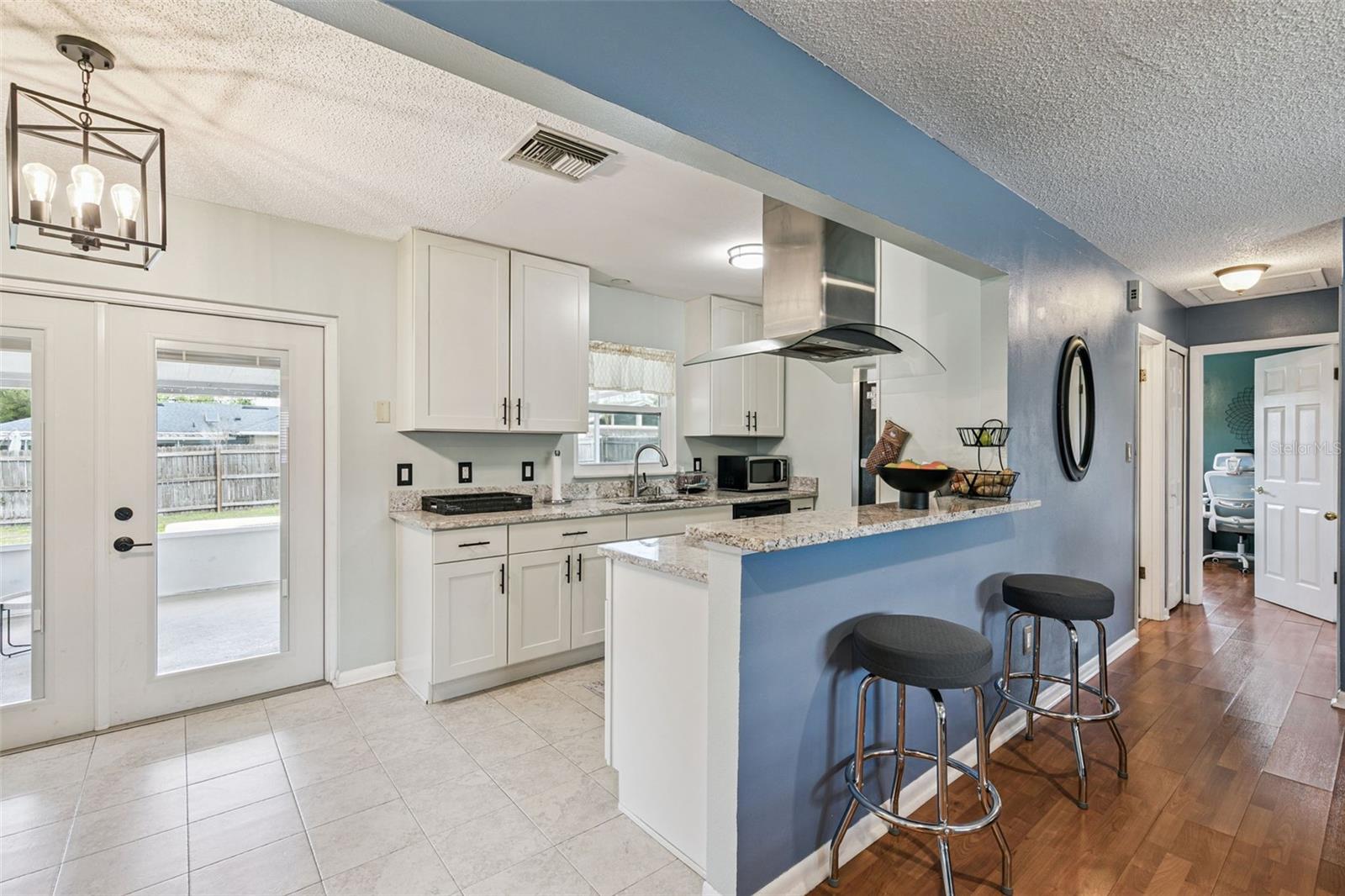 Image 13 of 43 For 102 Silver Cluster Court