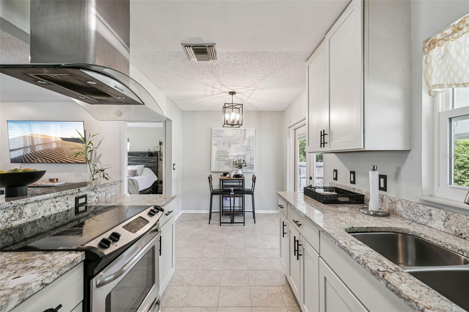 Image 14 of 43 For 102 Silver Cluster Court