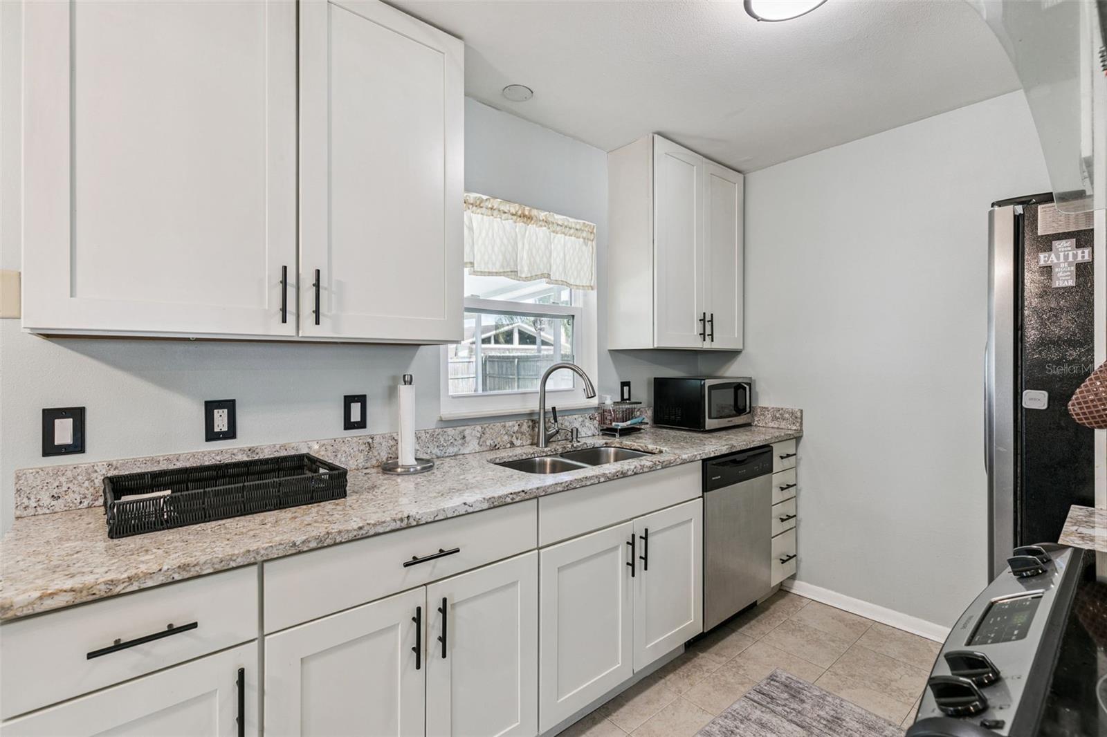 Image 16 of 43 For 102 Silver Cluster Court