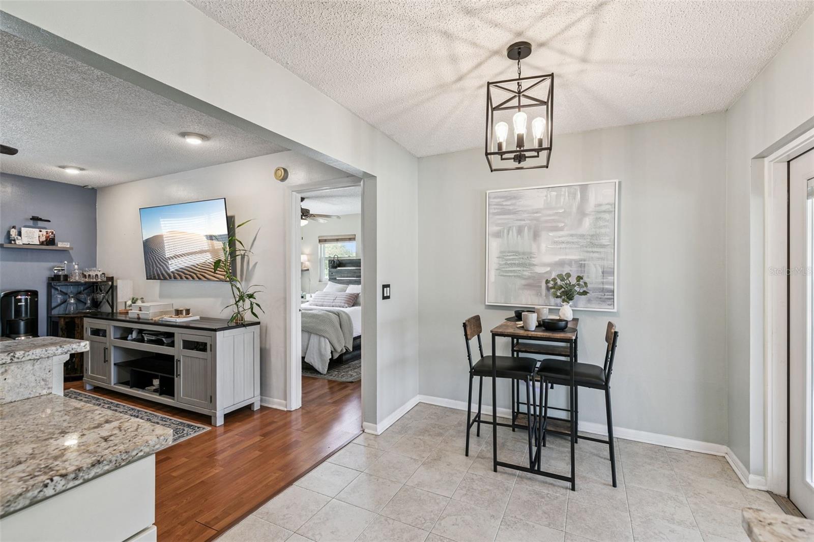 Image 19 of 43 For 102 Silver Cluster Court