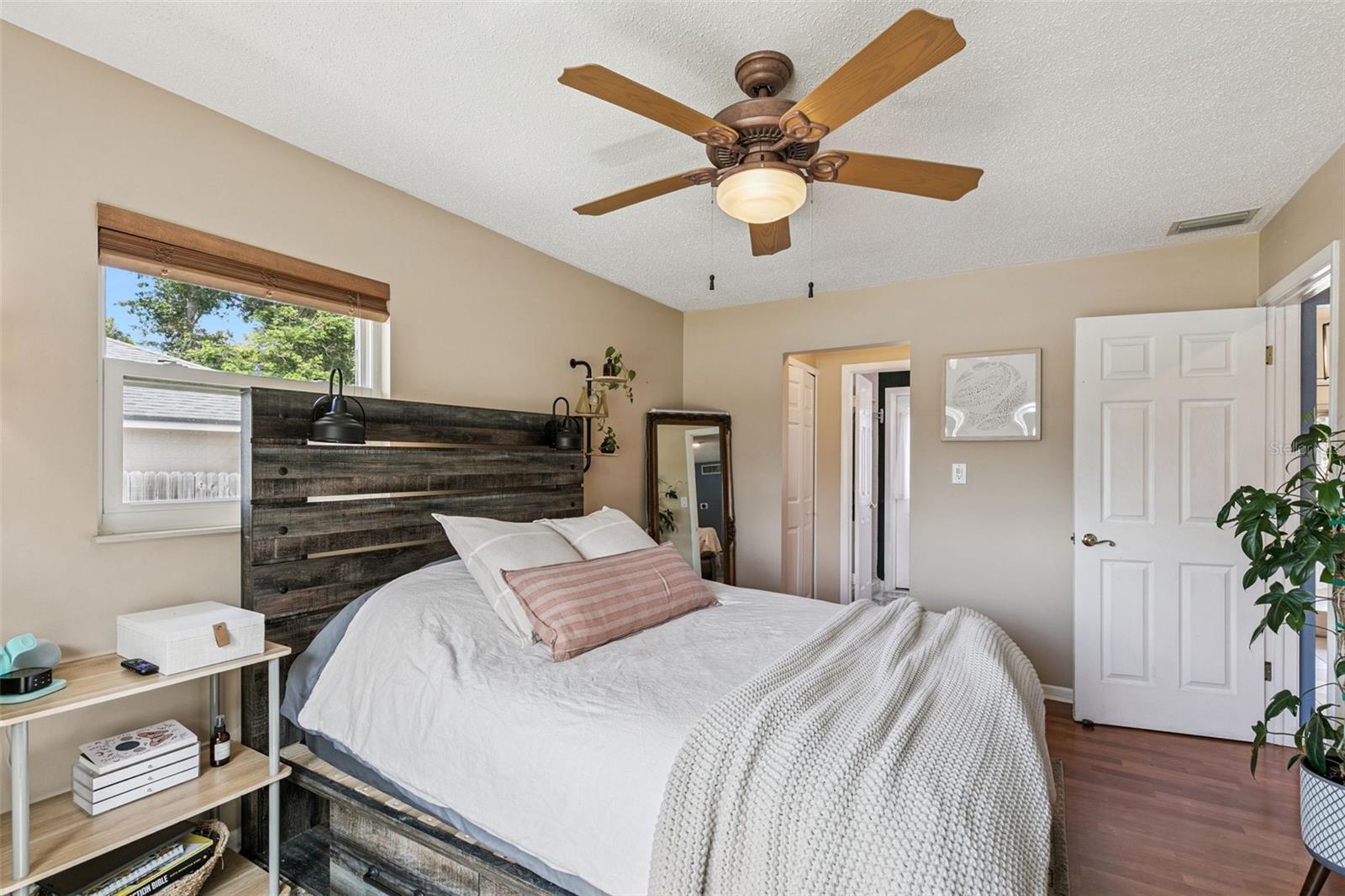 Image 21 of 43 For 102 Silver Cluster Court