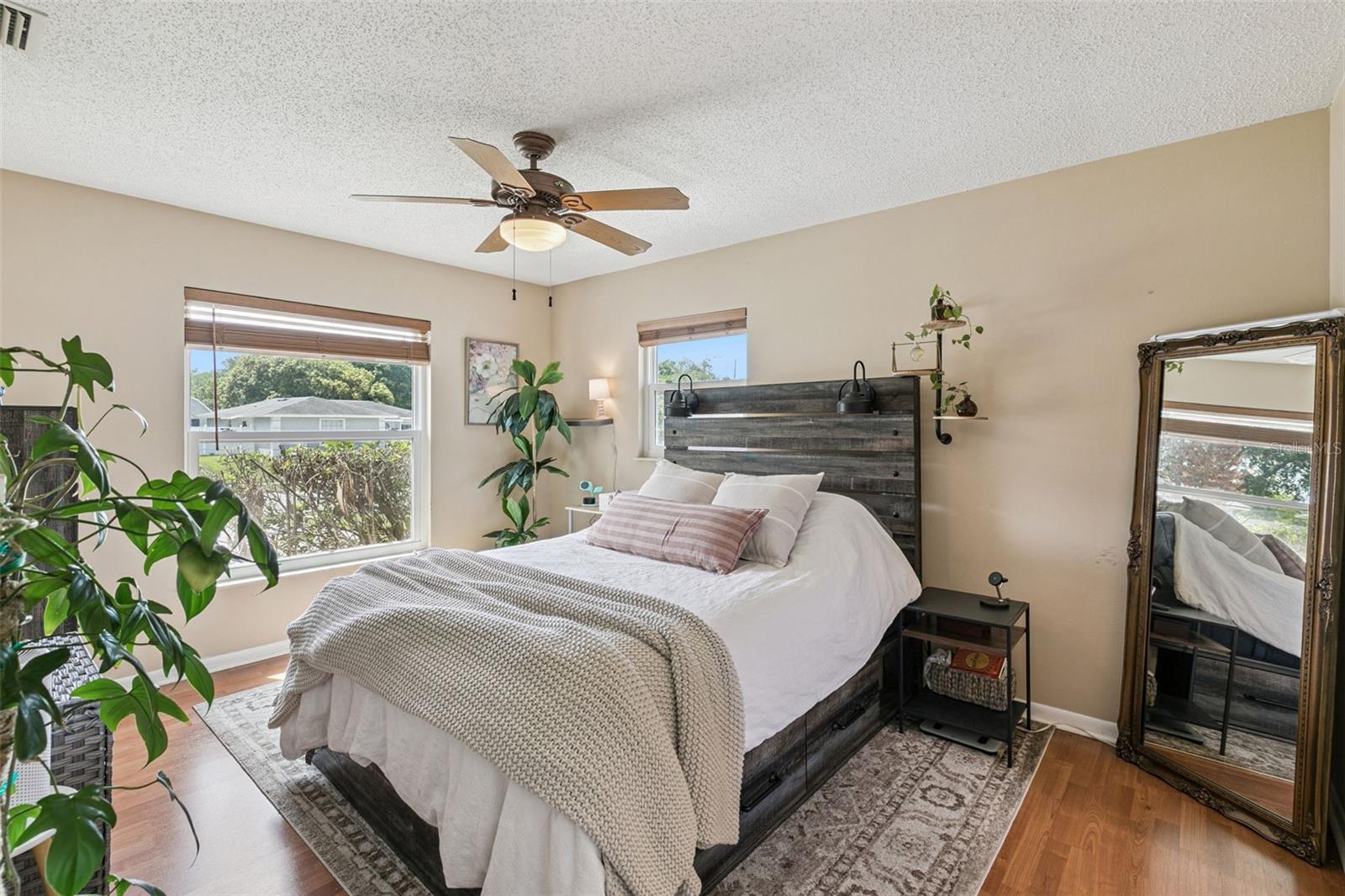 Image 22 of 43 For 102 Silver Cluster Court