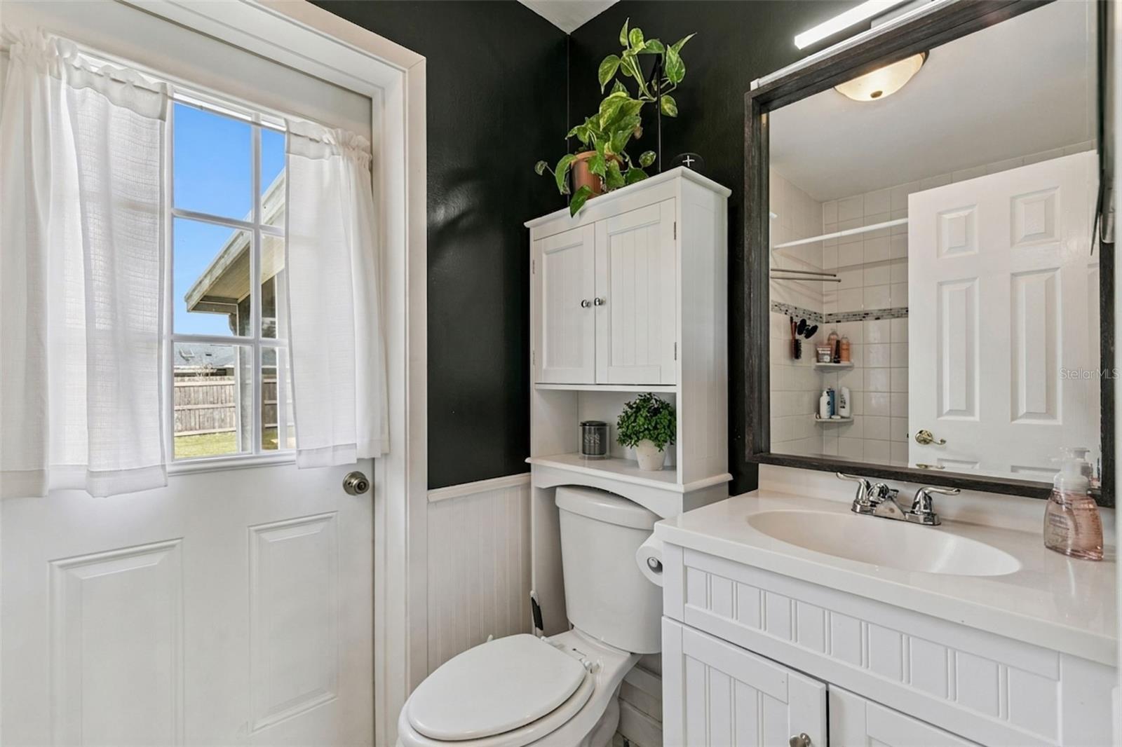 Image 23 of 43 For 102 Silver Cluster Court