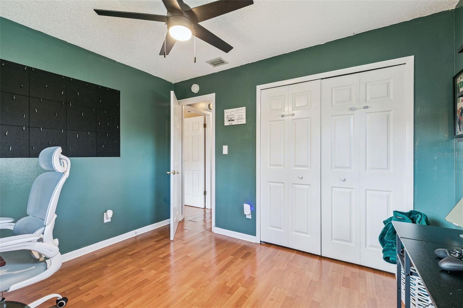 Image 28 of 43 For 102 Silver Cluster Court