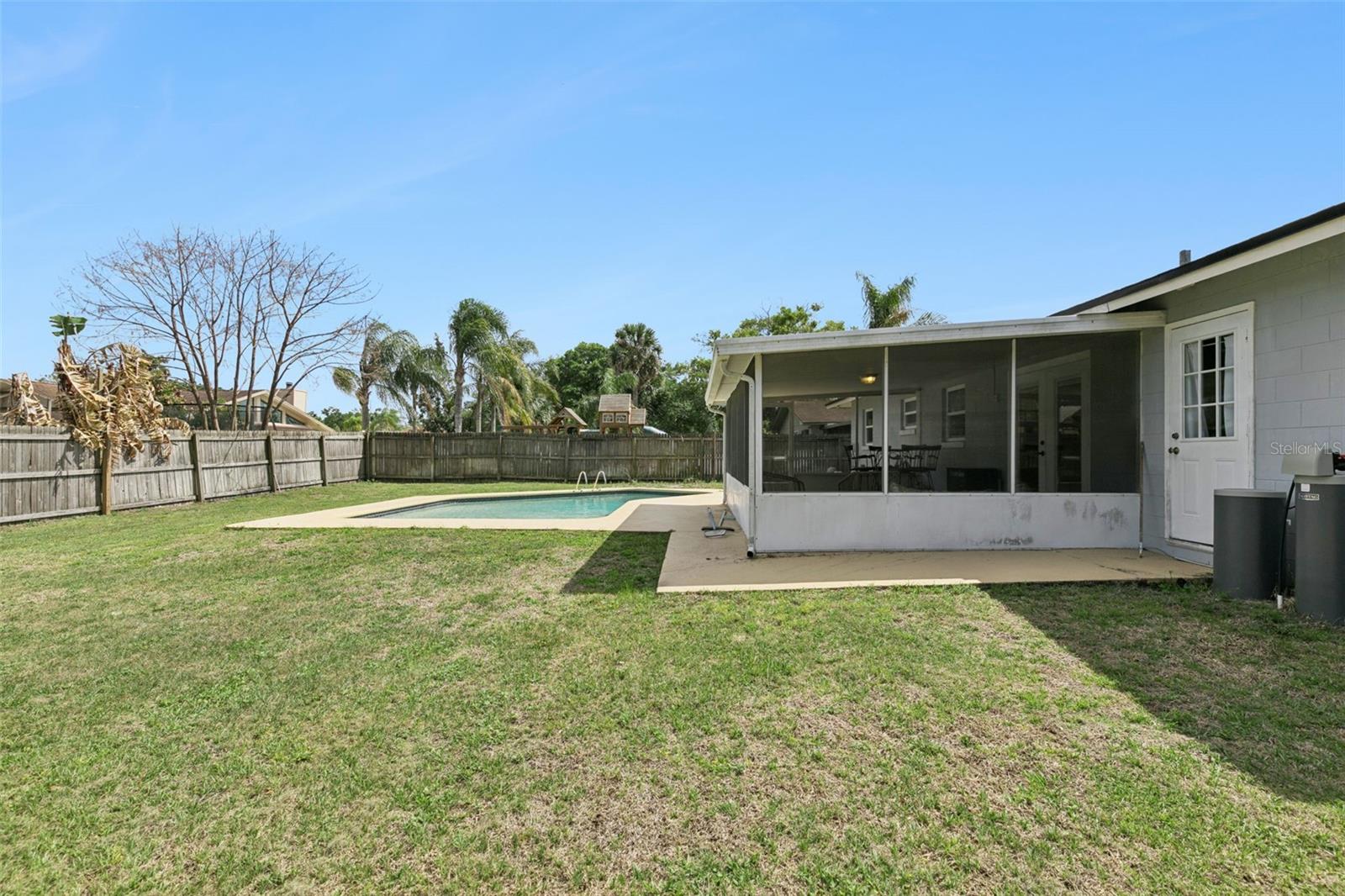 Image 32 of 43 For 102 Silver Cluster Court