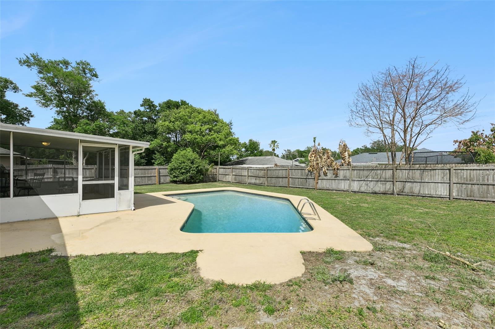 Image 33 of 43 For 102 Silver Cluster Court