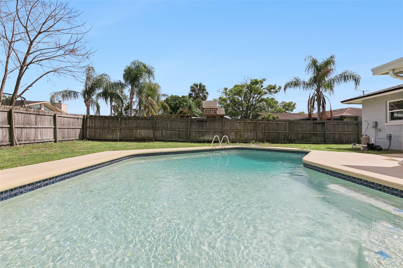 Image 35 of 43 For 102 Silver Cluster Court