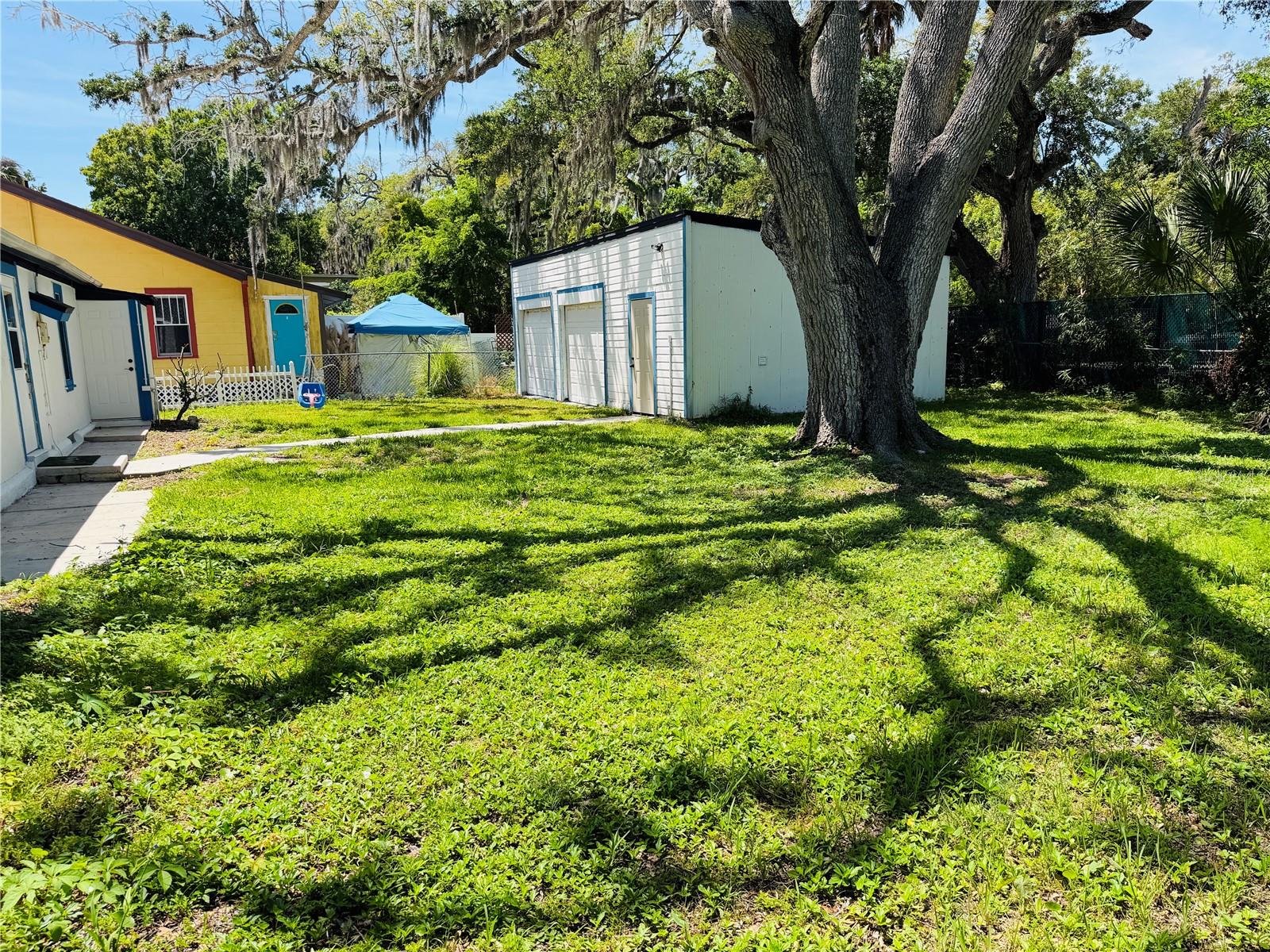 Image 15 of 16 For 110 Palm Place