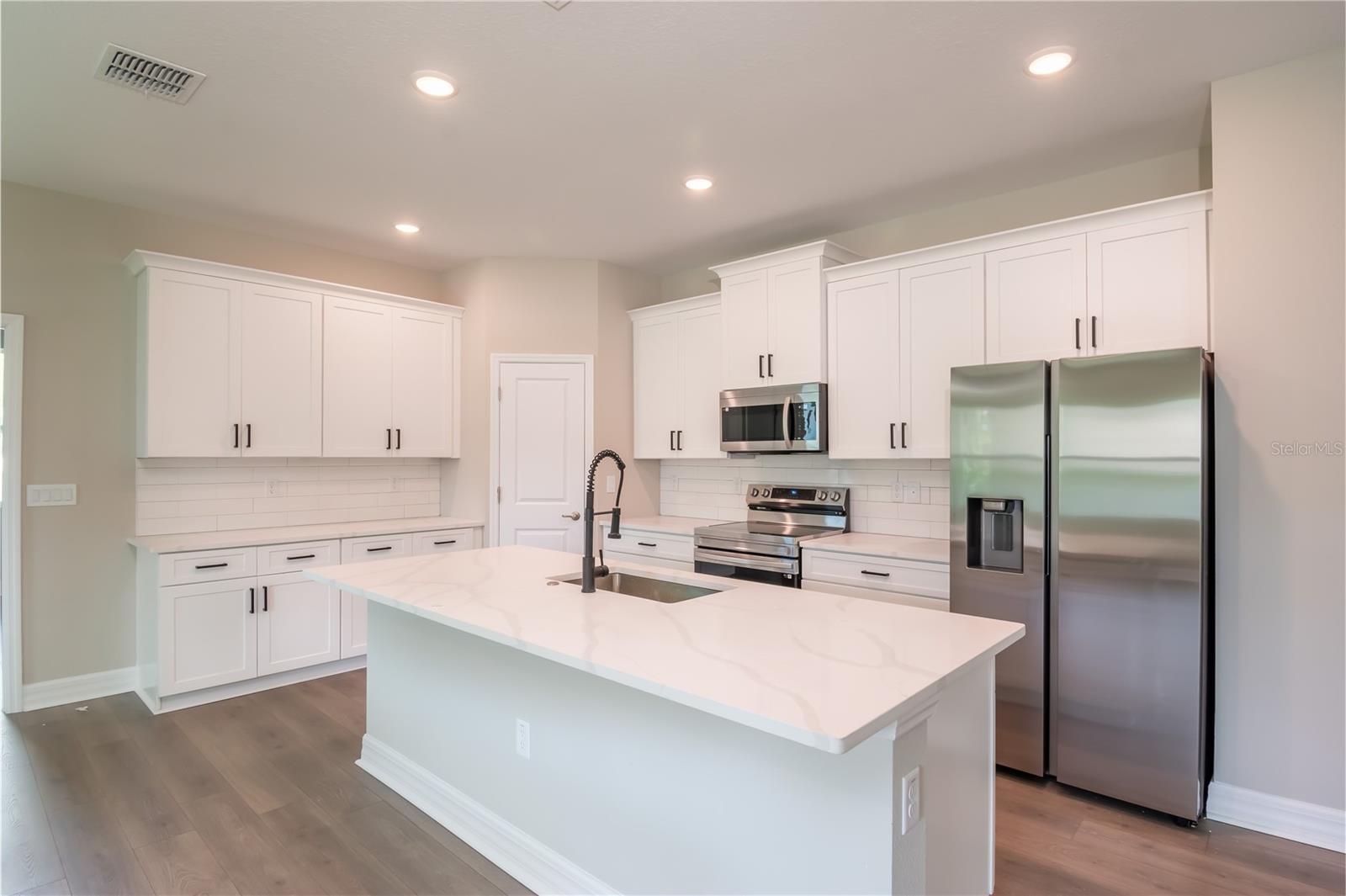 Image 13 of 35 For 9262 Alpinia Drive