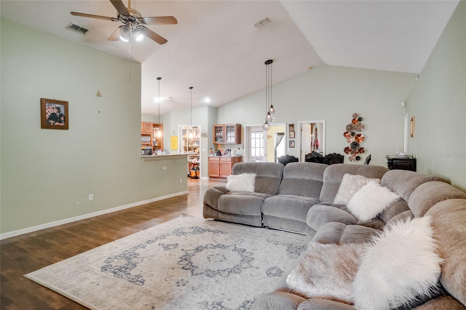 Image 3 of 7 For 220 Bay Street