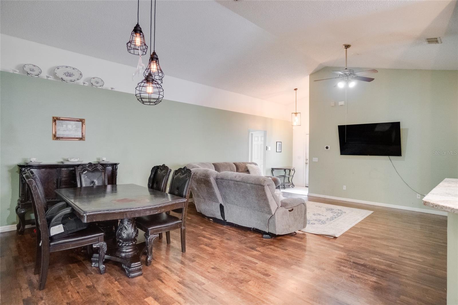 Image 4 of 7 For 220 Bay Street