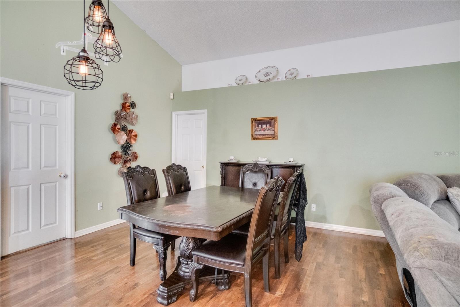 Image 5 of 7 For 220 Bay Street