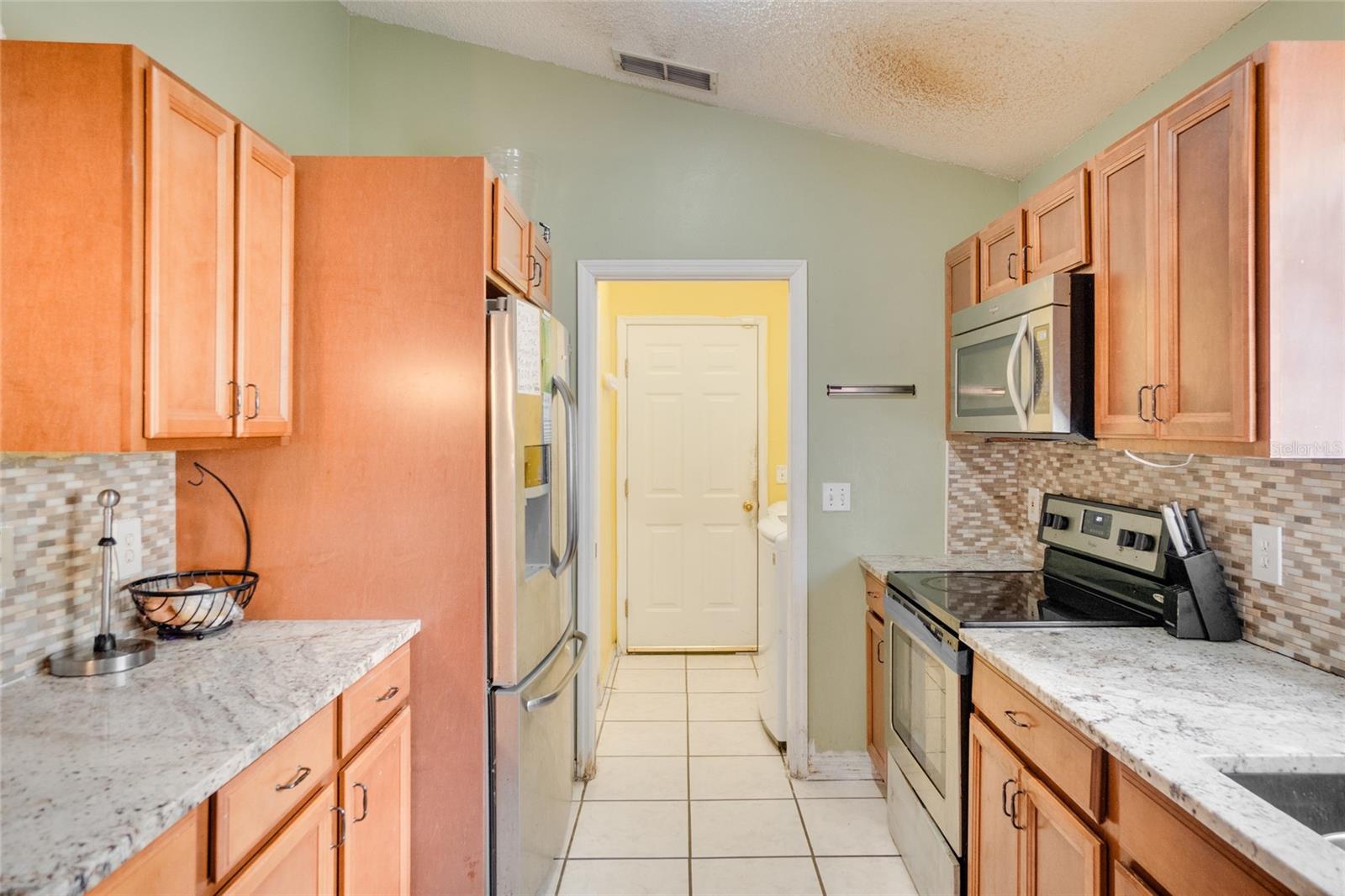 Image 6 of 7 For 220 Bay Street