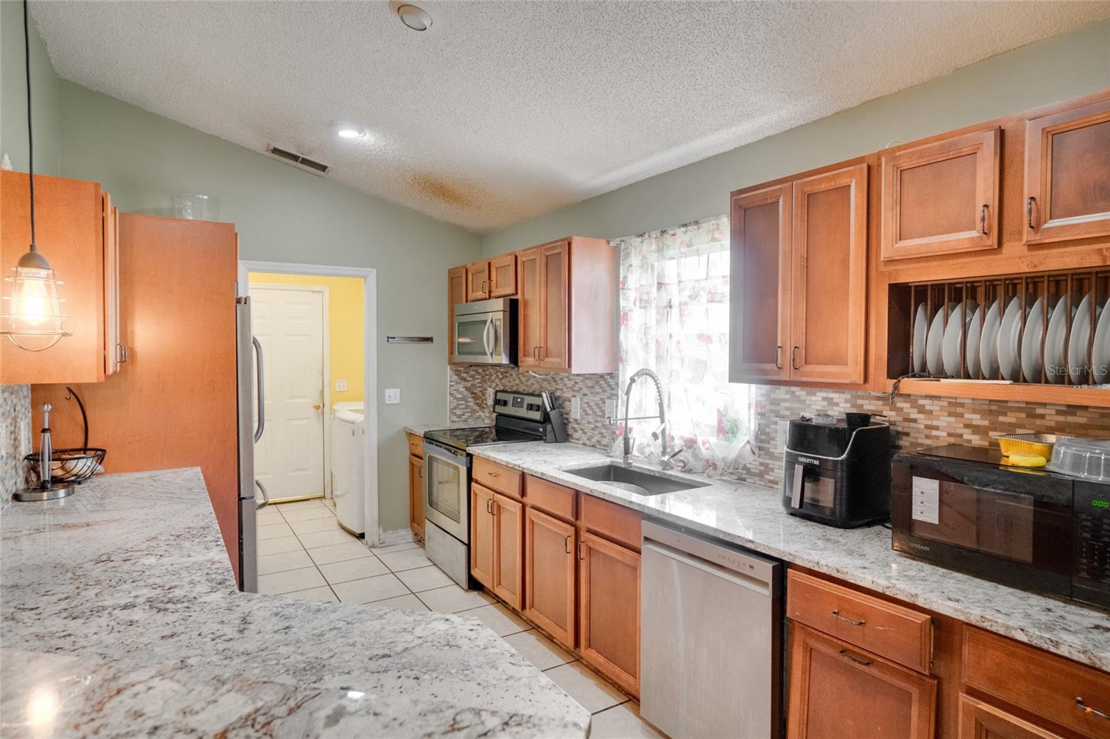 Image 7 of 7 For 220 Bay Street