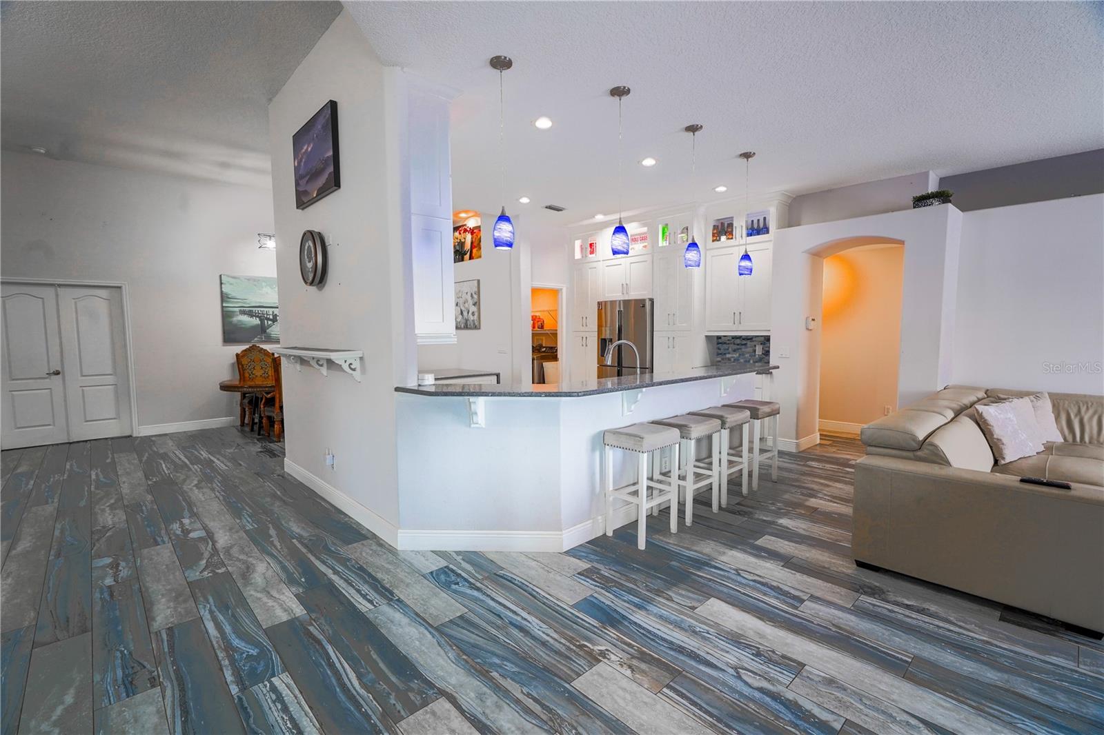 Listing photo id 9 for 2145 Porpoise Street