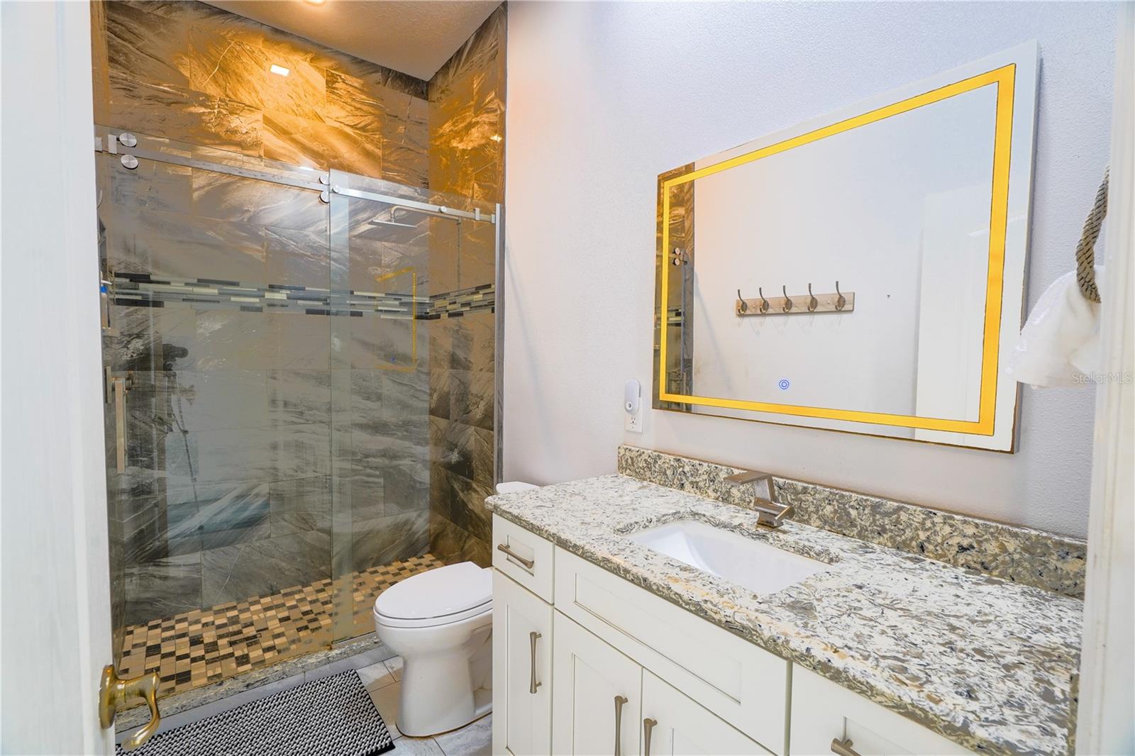 Listing photo id 11 for 2145 Porpoise Street