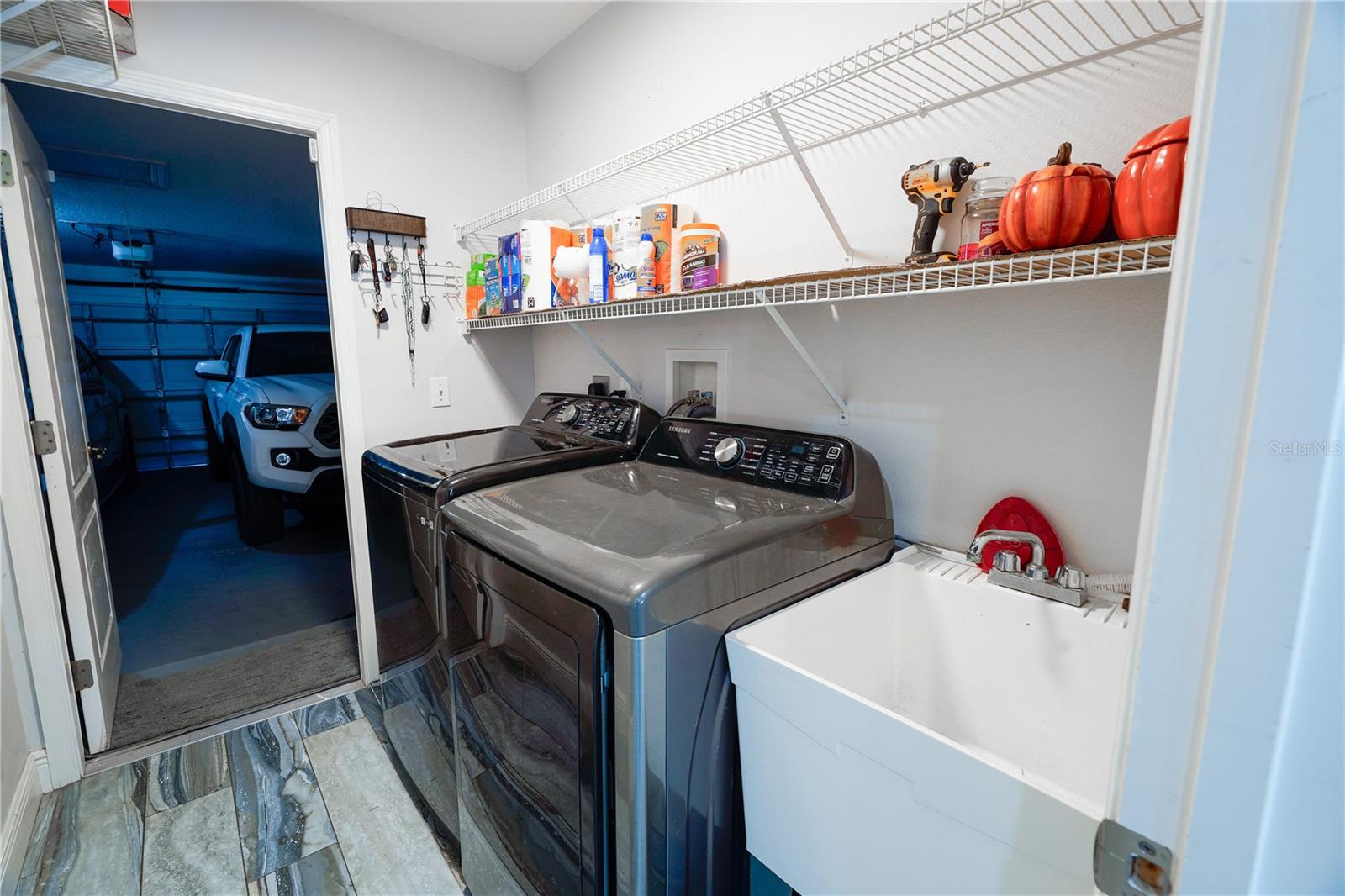 Listing photo id 16 for 2145 Porpoise Street