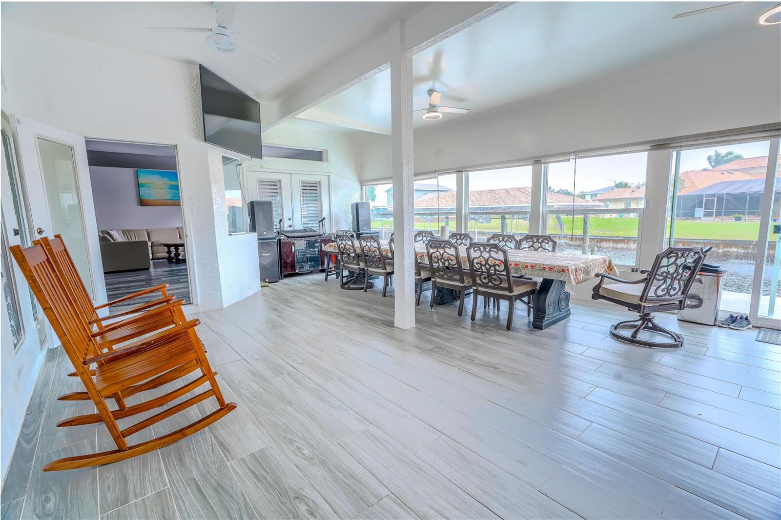 Listing photo id 18 for 2145 Porpoise Street