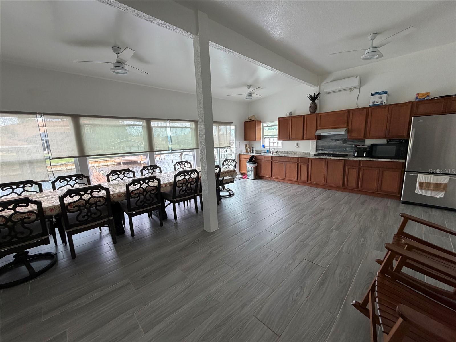 Listing photo id 19 for 2145 Porpoise Street