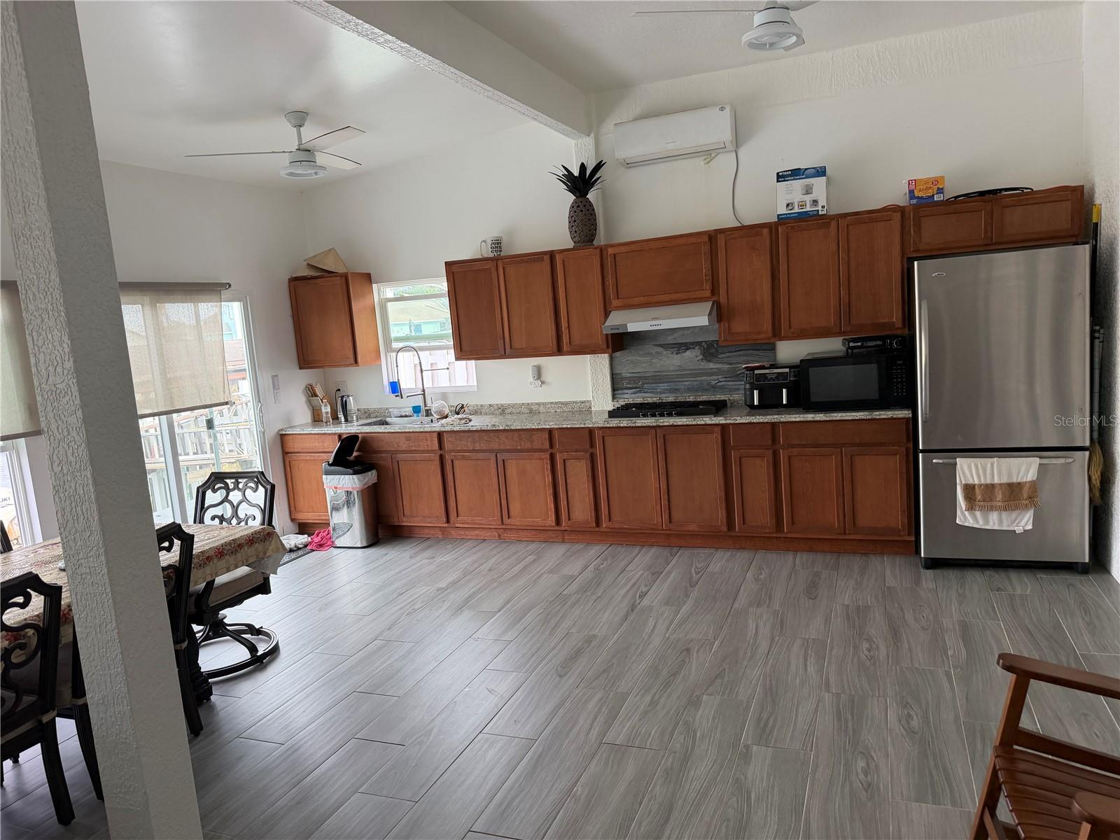 Listing photo id 20 for 2145 Porpoise Street