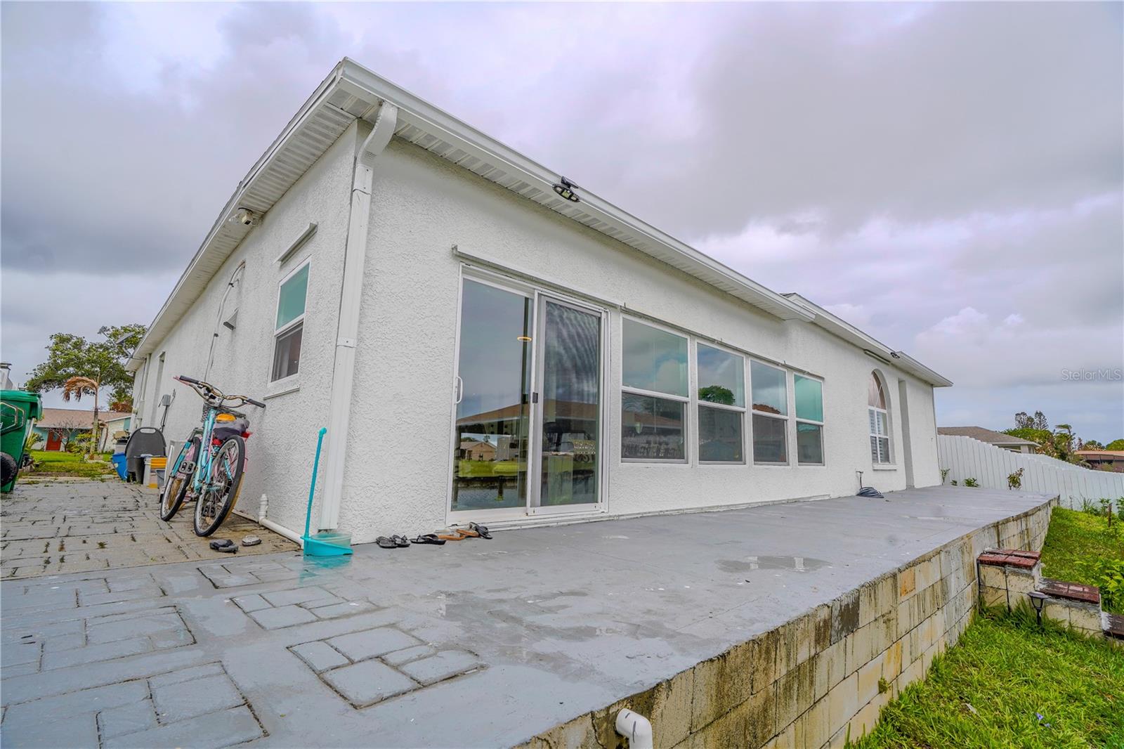 Listing photo id 1 for 2145 Porpoise Street