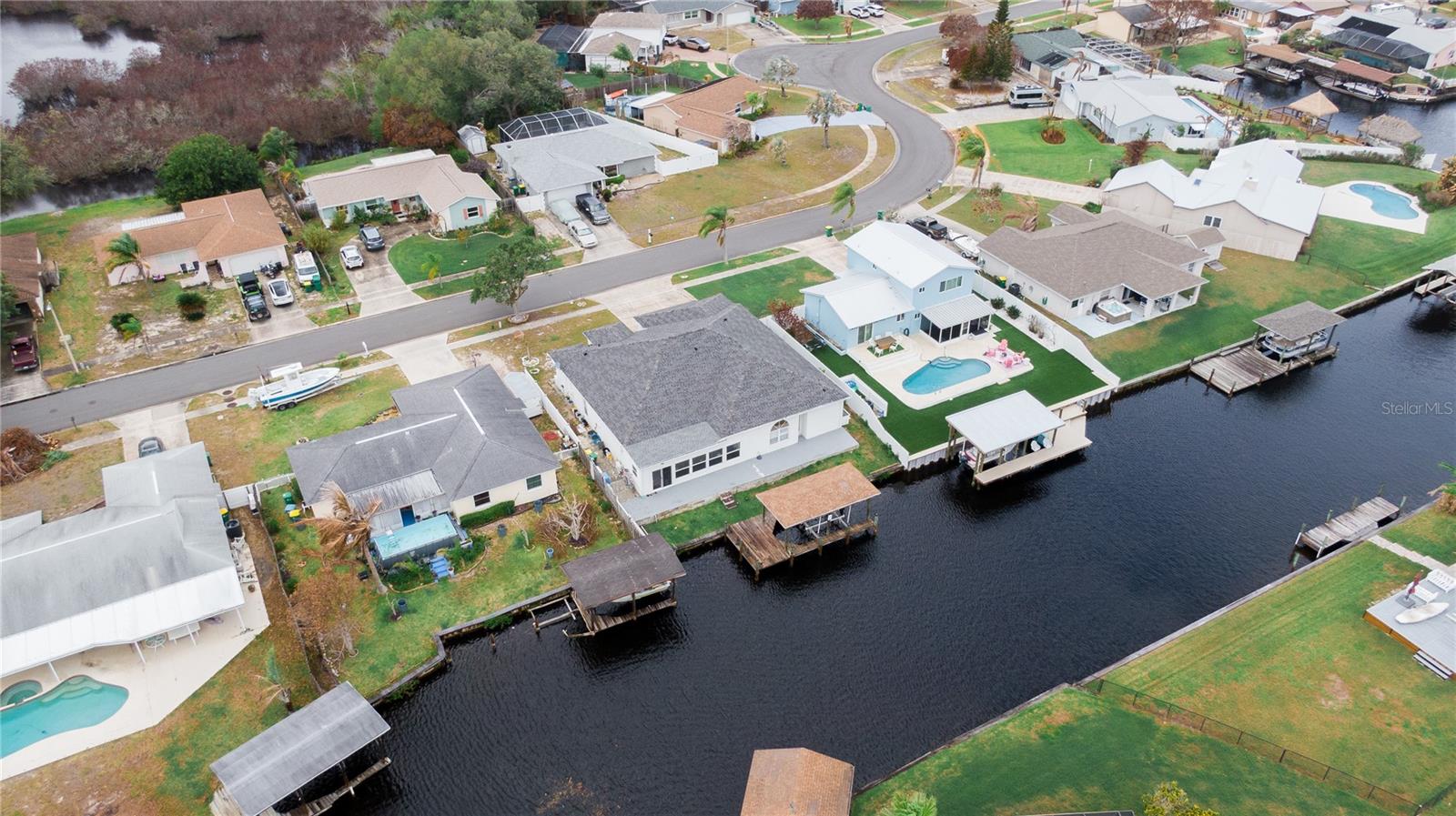 Listing photo id 3 for 2145 Porpoise Street