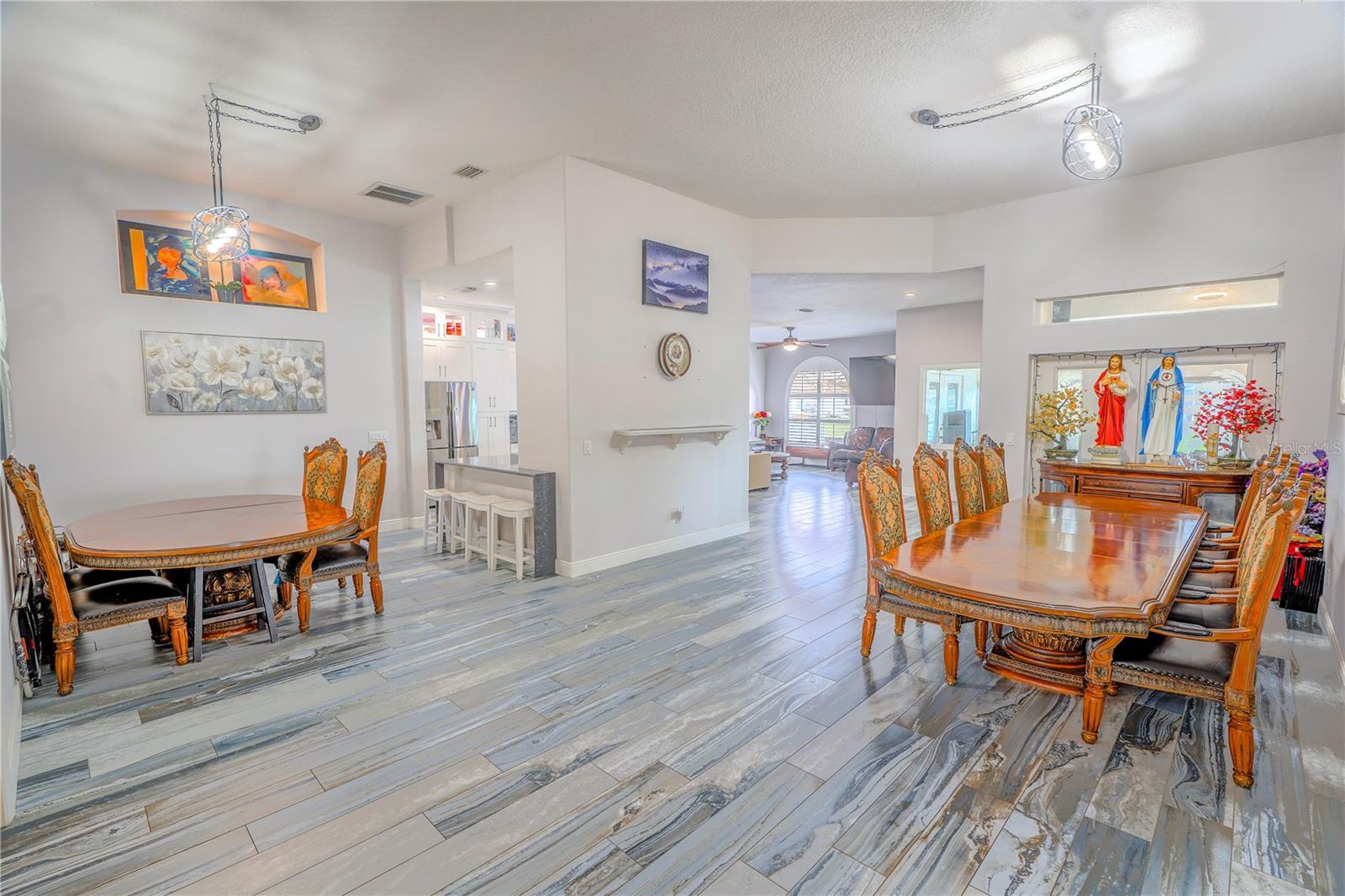 Listing photo id 6 for 2145 Porpoise Street