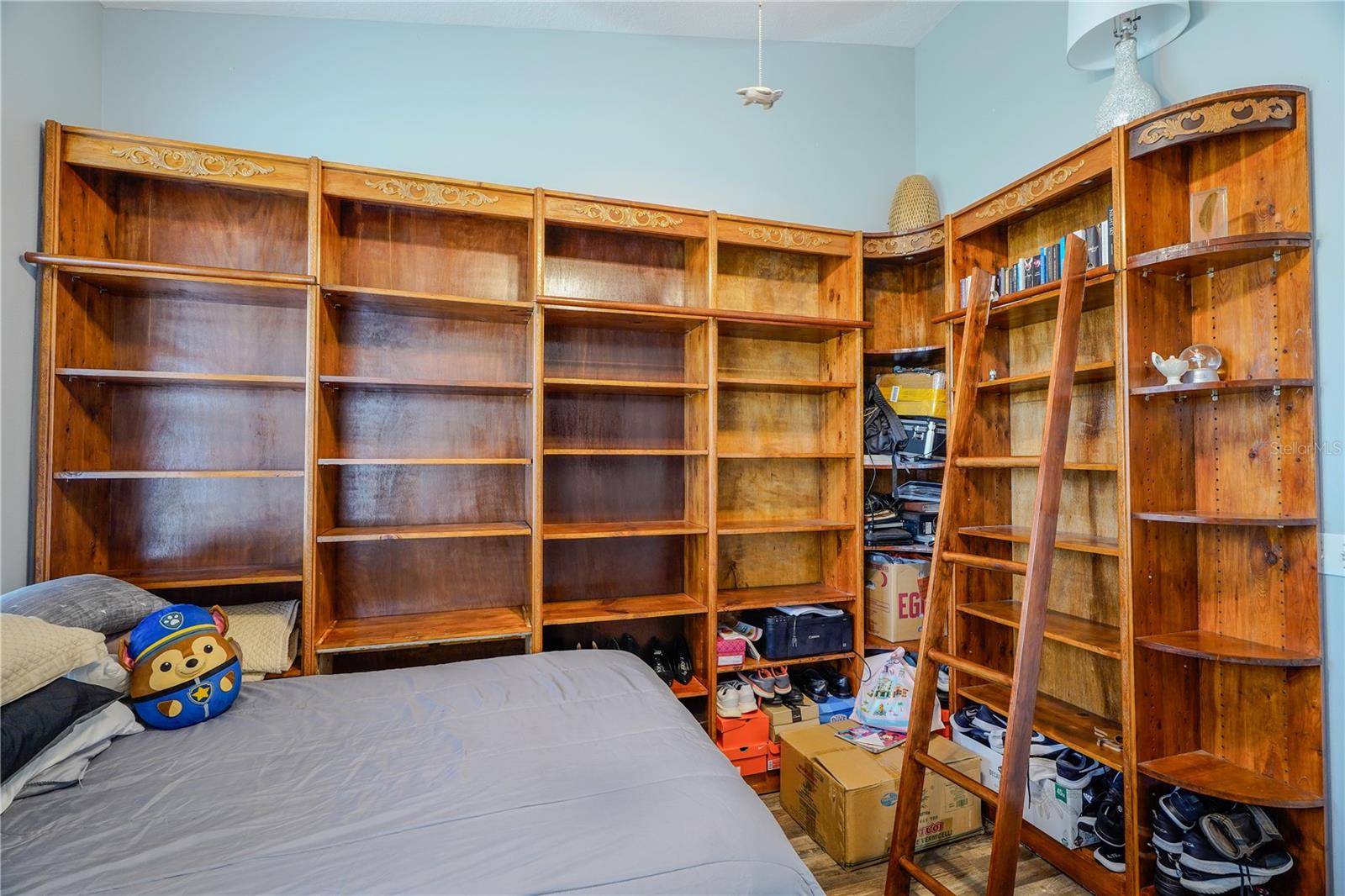 Listing photo id 7 for 2145 Porpoise Street