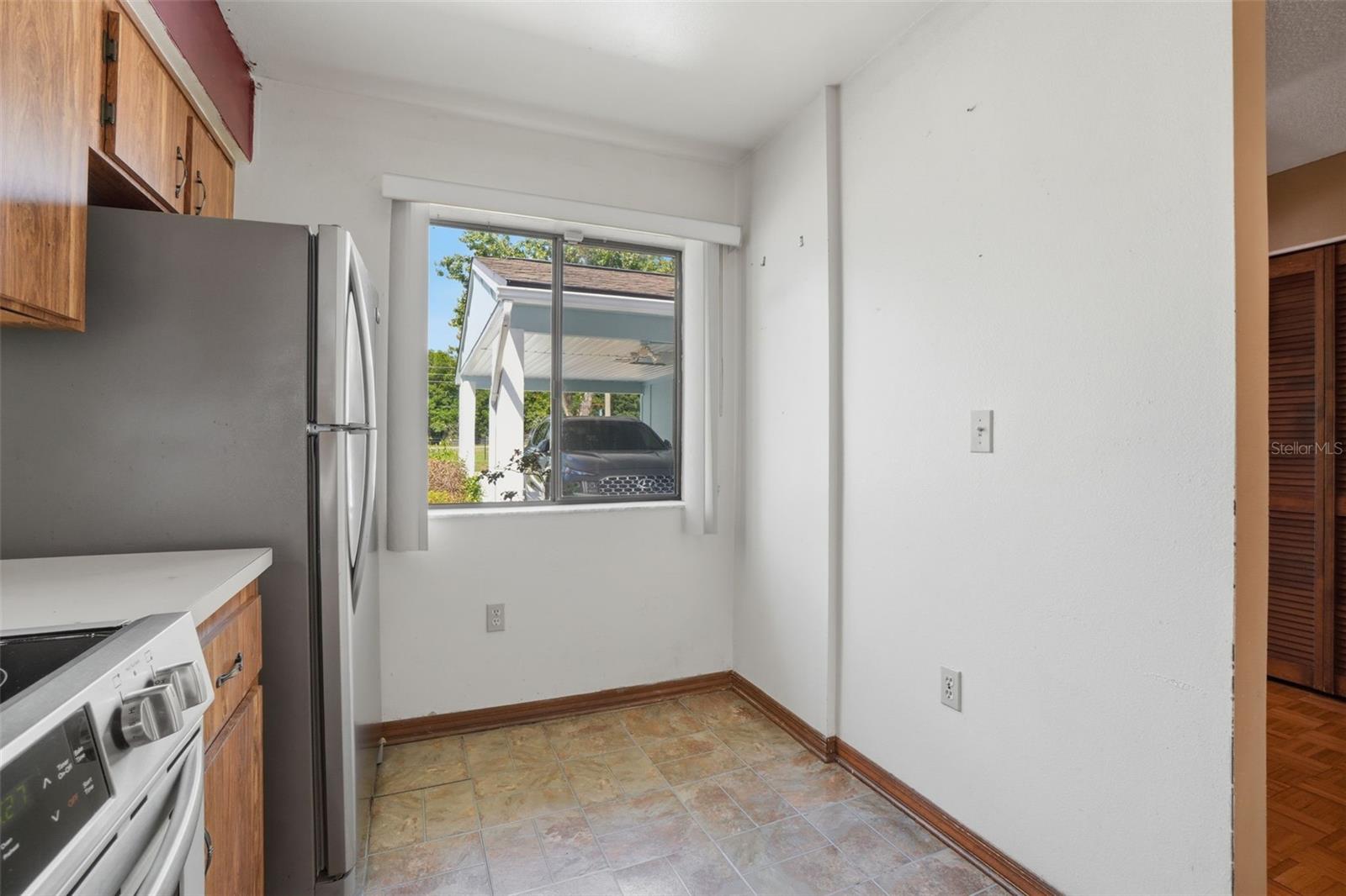 Image 14 of 33 For 498 Prestwick Place