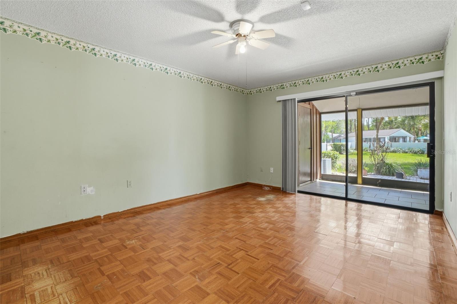 Image 18 of 33 For 498 Prestwick Place