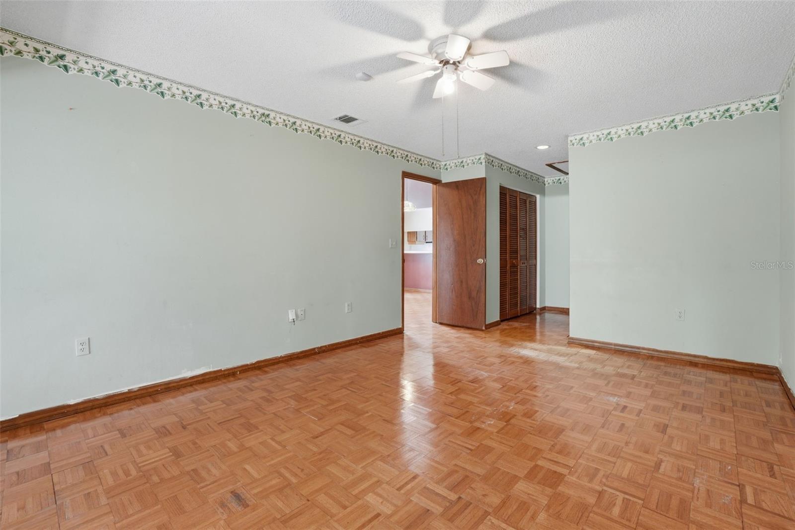 Image 20 of 33 For 498 Prestwick Place