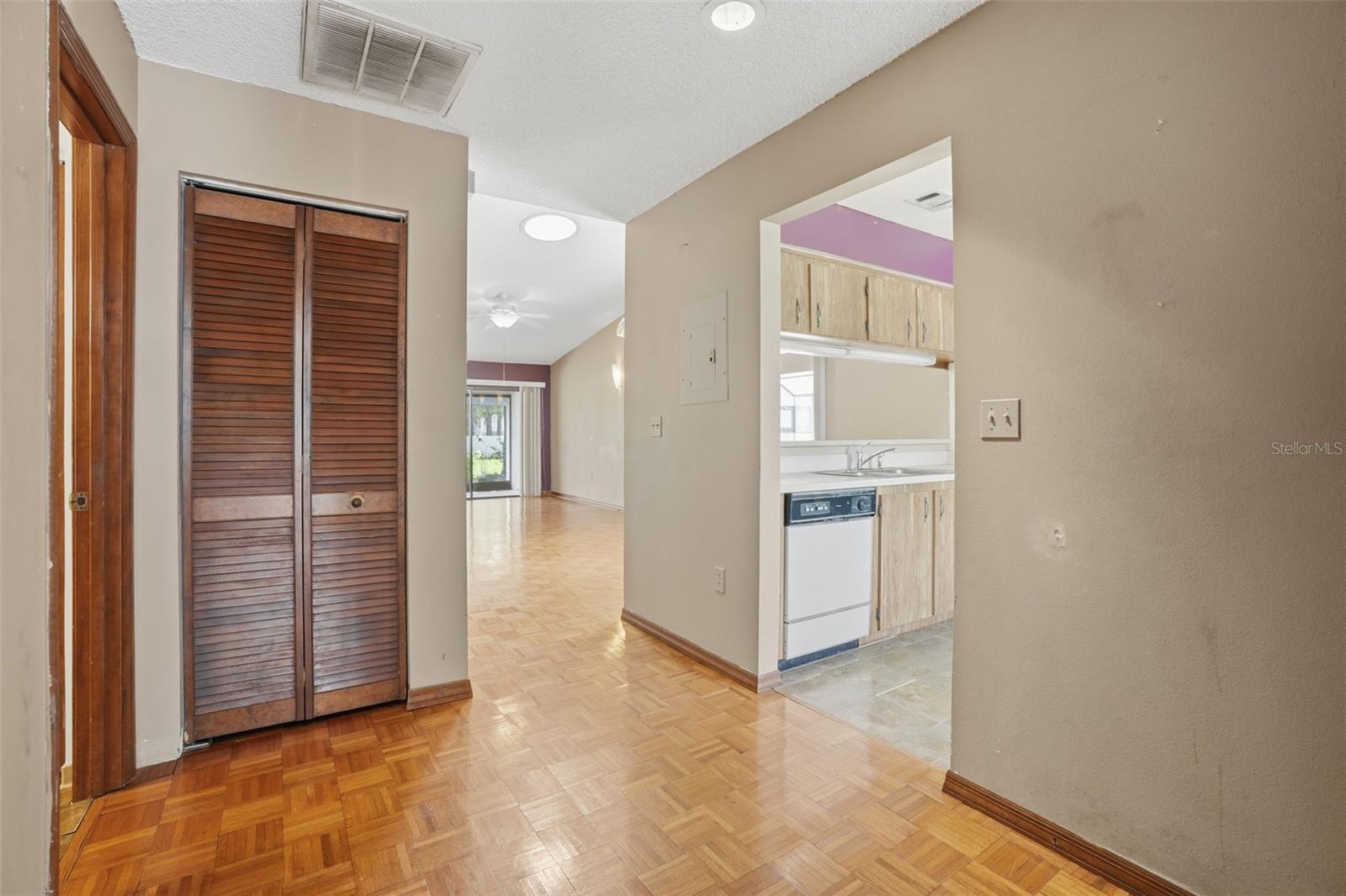 Image 6 of 33 For 498 Prestwick Place